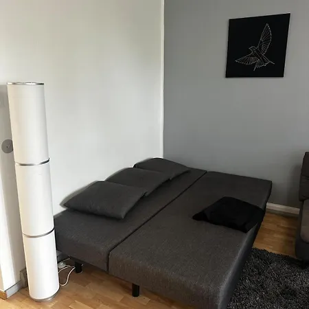 Apartamento 54m2 10min Walk To Train Station 15mins Train To Airport And 25mins Train To Centre