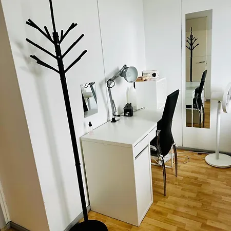 Apartamento 54m2 10min Walk To Train Station 15mins Train To Airport And 25mins Train To Centre *