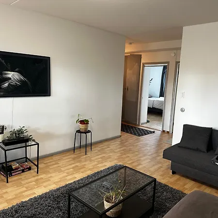 Apartamento 54m2 10min Walk To Train Station 15mins Train To Airport And 25mins Train To Centre Vantaa
